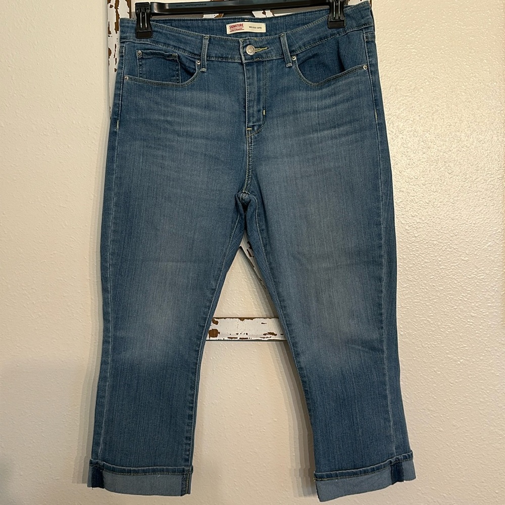 Signature by Levi Strauss mid rise capri